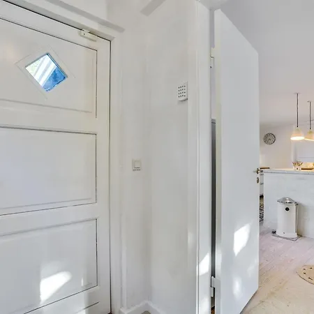 Holiday home Berngerus - 850m From The Sea By Interhome Hornbaek