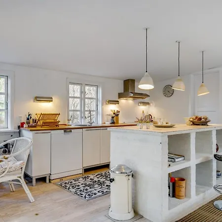 Holiday home Berngerus - 850m From The Sea By Interhome *